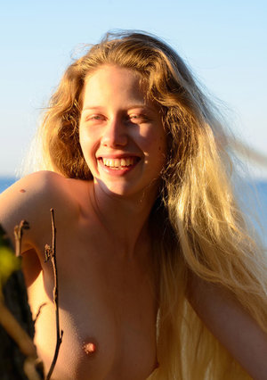 18 year old female boxer Sabrina Blond covers up her naked tits